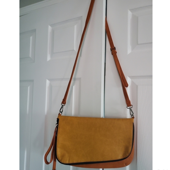 Mustard Yellow Crossbody/Shoulder Handbag - Picture 4 of 4